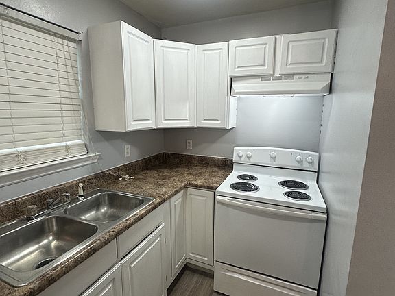 5th image of 827 Central St #A