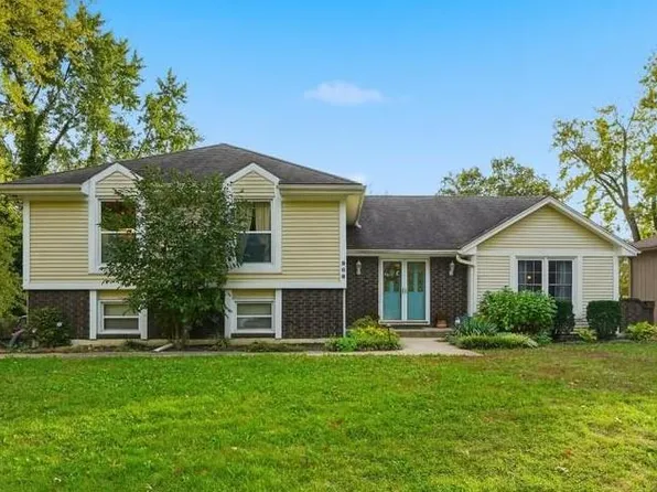 908 NW Timber Oak Dr, Blue Springs, MO 64015