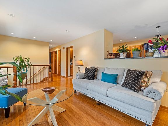 3rd image of 9121 Forest Dr