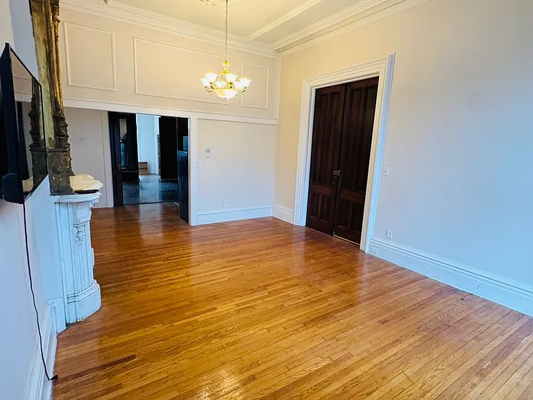 290 State St — Photo 2