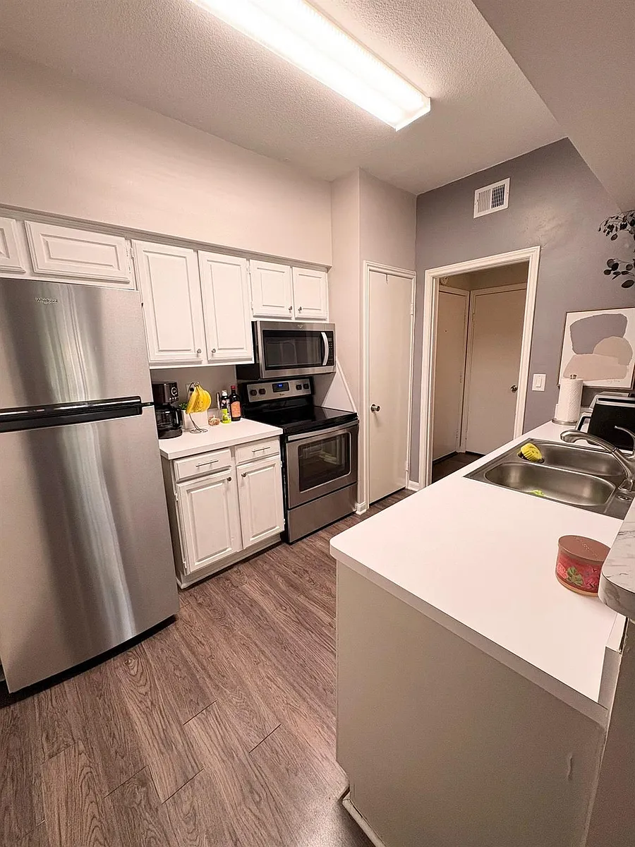 Building Photo - 2475 Underwood St #382