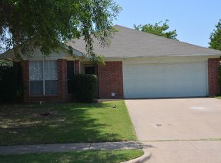 1132 Miles Ave, Burleson, TX 76028
