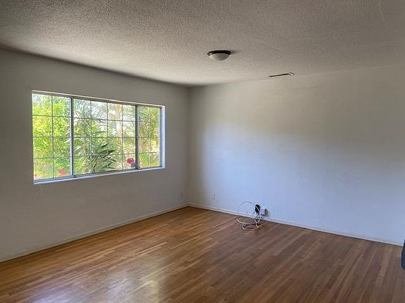 3rd image of 13807 Judah Ave