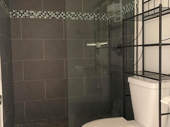 4th image of 5186 NE 6th Ave #210