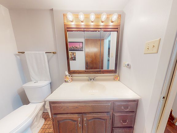 4th image of 16941 Merrill Ave