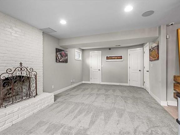 3rd image of 9103 W 95th St