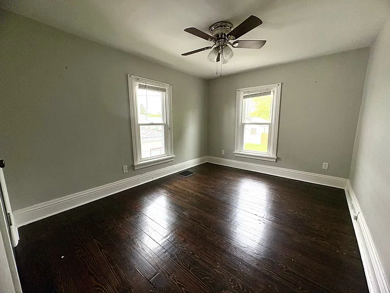 348 E Derry Rd — Photo 25