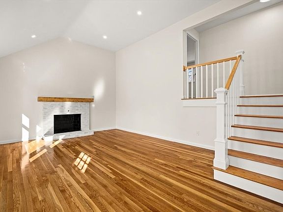 5th image of 41 Marianne Dr