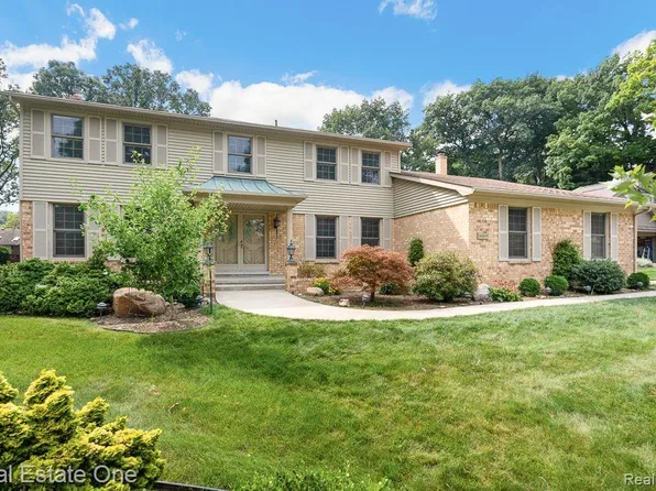 1104 Hidden Ln, Rochester Hills, MI 48309