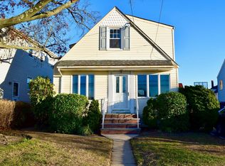18 Baisley Ave, East Rockaway, NY 11518