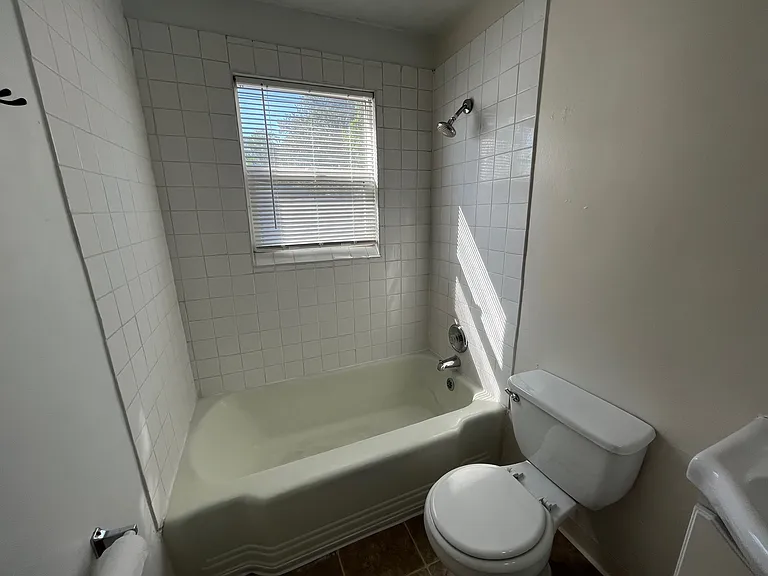 1606 W Rossi St — Photo 8