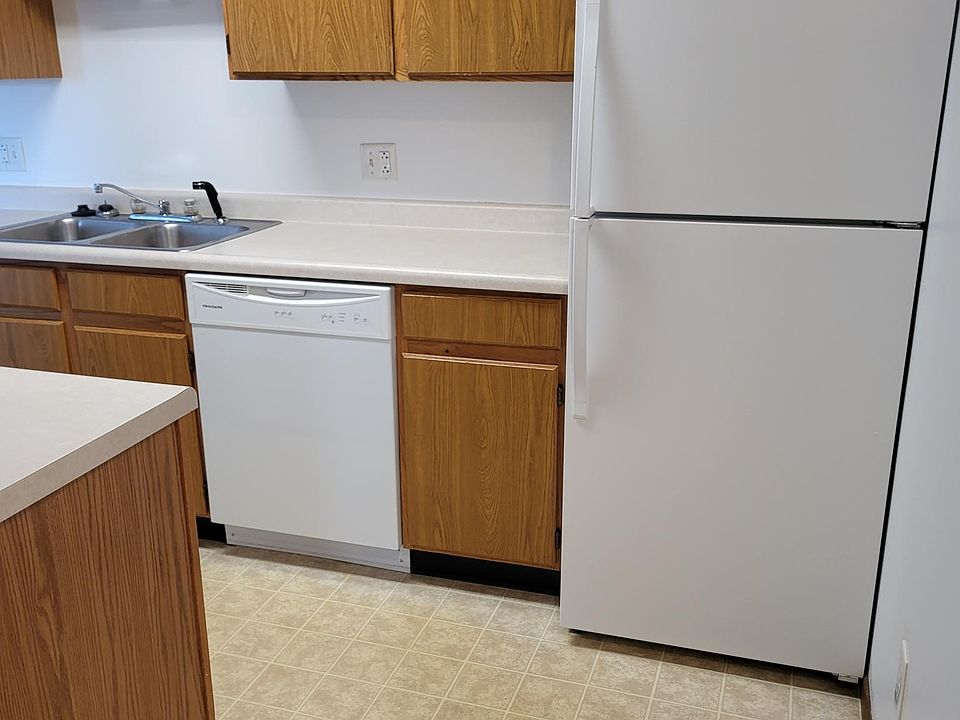 Burlington River Apartments 611 W Van Weiss Blvd West Burlington IA