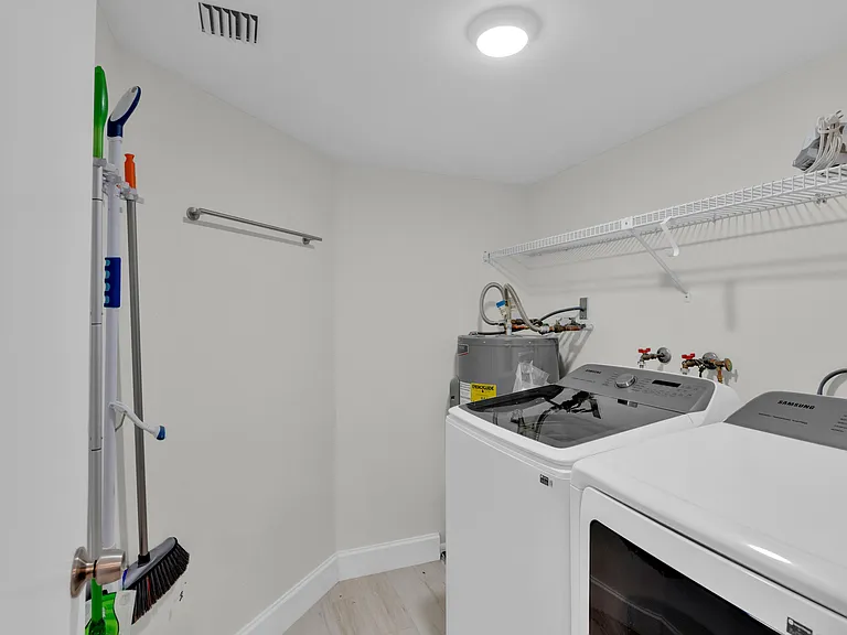 955 Dotterel Rd — Photo 37