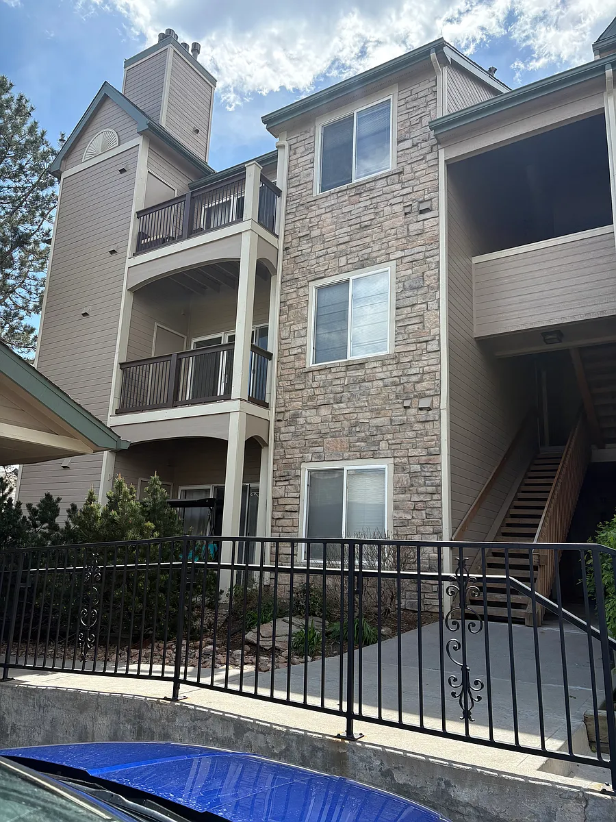 Building Photo - 7489 S Alkire St #201