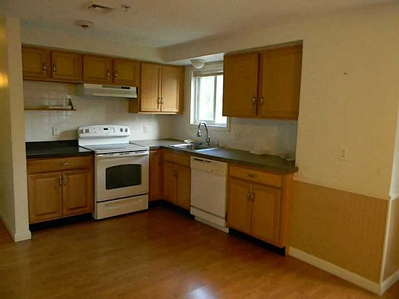 2nd image of 31 Devereux St APT 316