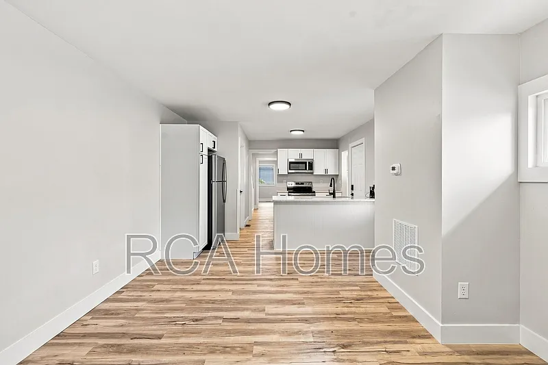 2 bed, 1.0 bath, 1100 sqft, $1,300 — Photo 2