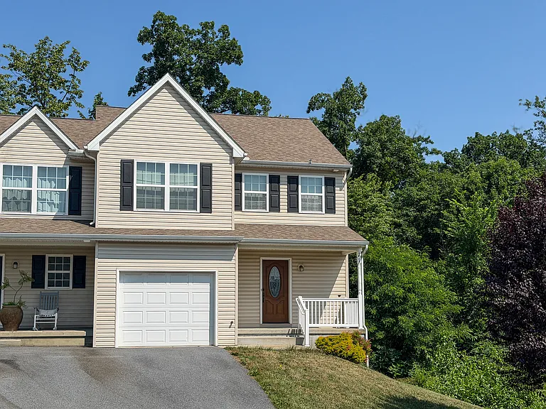 271 Wildflower Dr — Photo 2