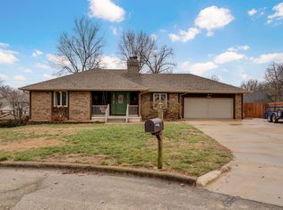 922 E Manchester Drive, Springfield, MO 65810
