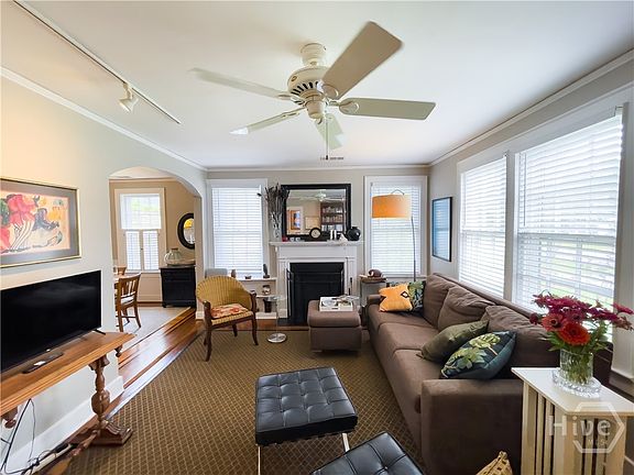 5th image of 405 E 61st Street