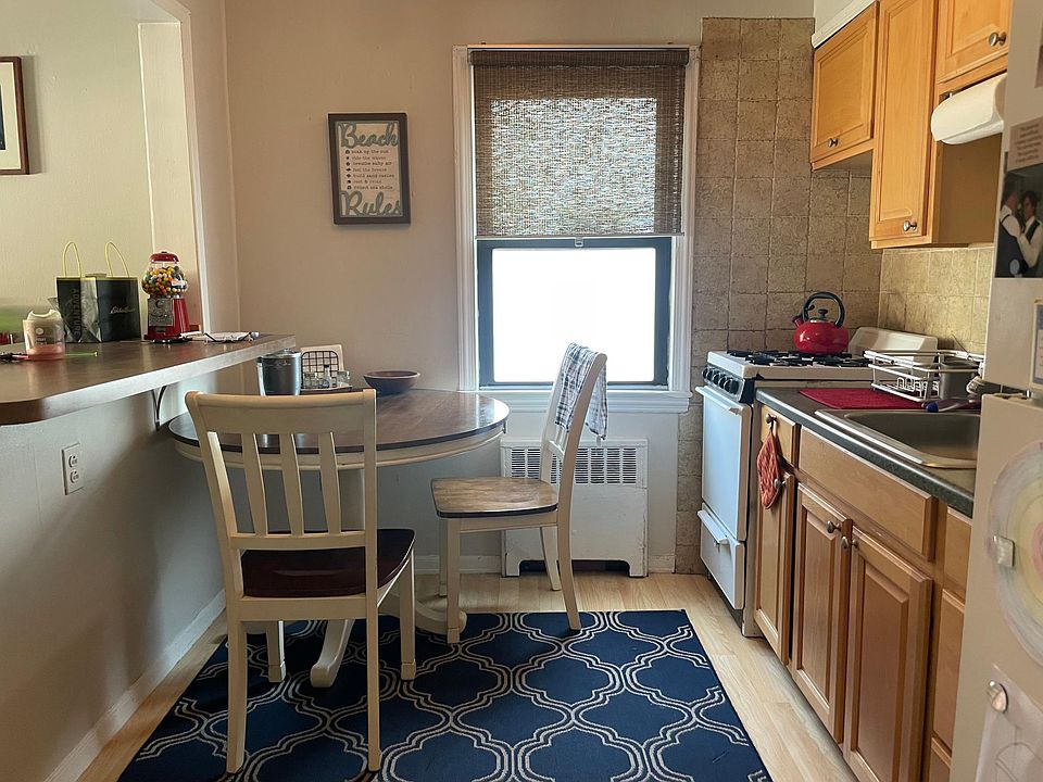 1st image of 600B E Broadway