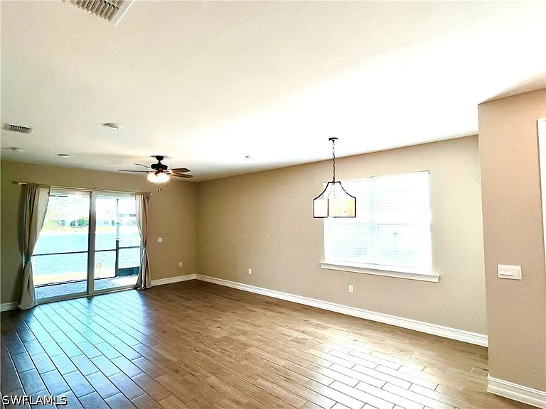 1130 Rolling Brook Ln — Photo 7