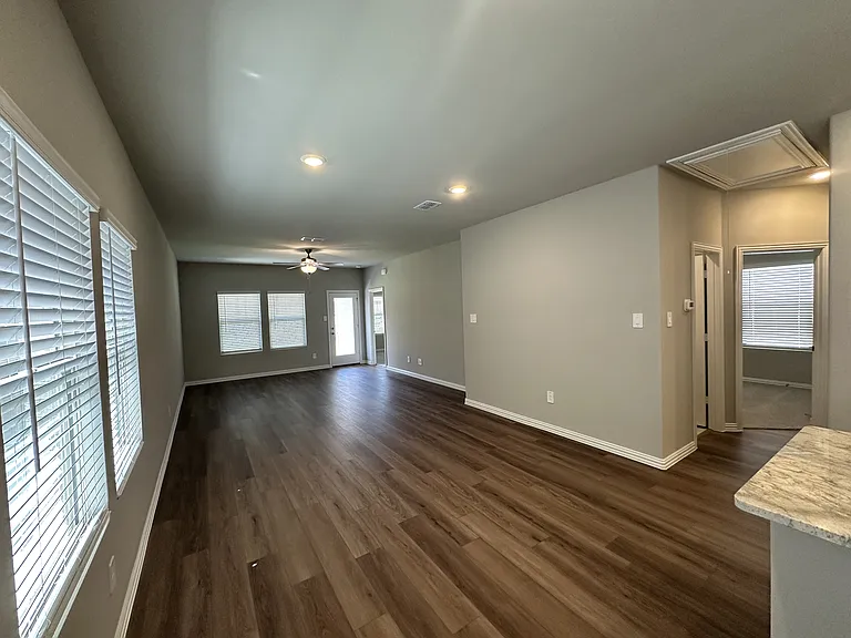 512 Dorothy Dr — Photo 7
