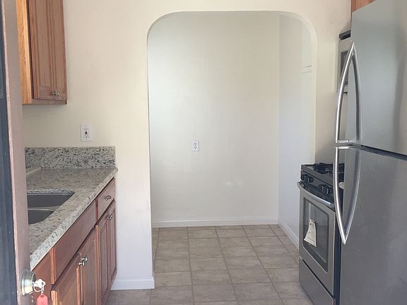 5th image of 4392 35th St