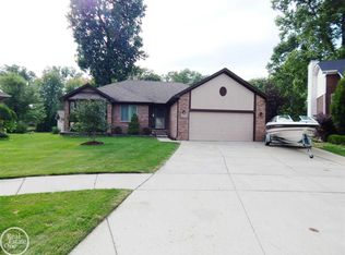 29970 Sugar Creek Ct, New Baltimore, MI 48047