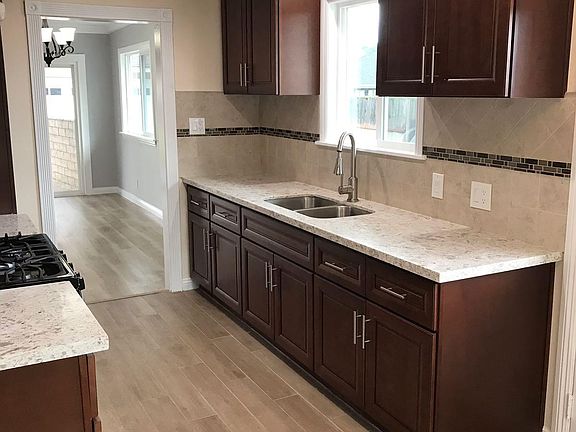 4th image of 720 S Carmencita Dr