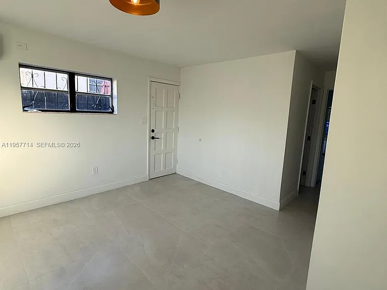 525 SW 22nd Ave #B — Photo 7