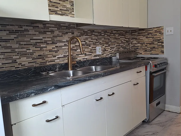 2038 Prospect St — Photo 5