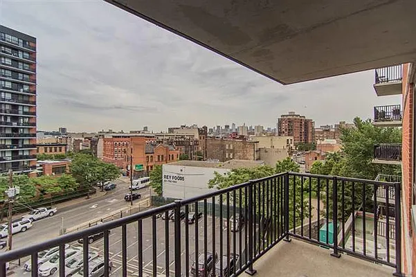 Sold by Century 21 Innovative Realty | media 32