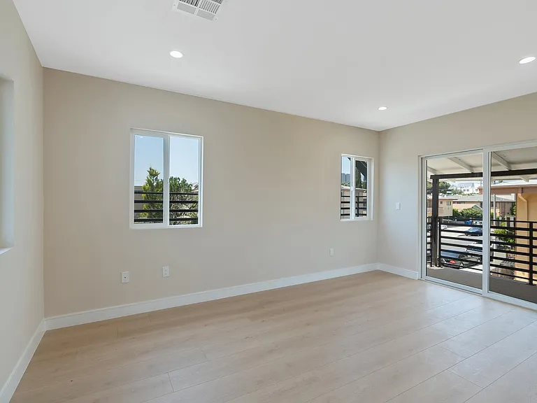 1206 Tamarind Ave — Photo 35