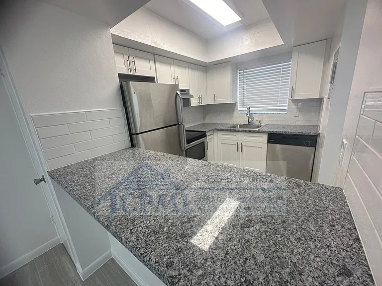 Ocean House - 360 Fiesta Ave Jupiter, FL 33469 — Photo 5