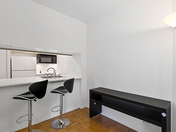 4th image of 350 W 50th St APT 2GG