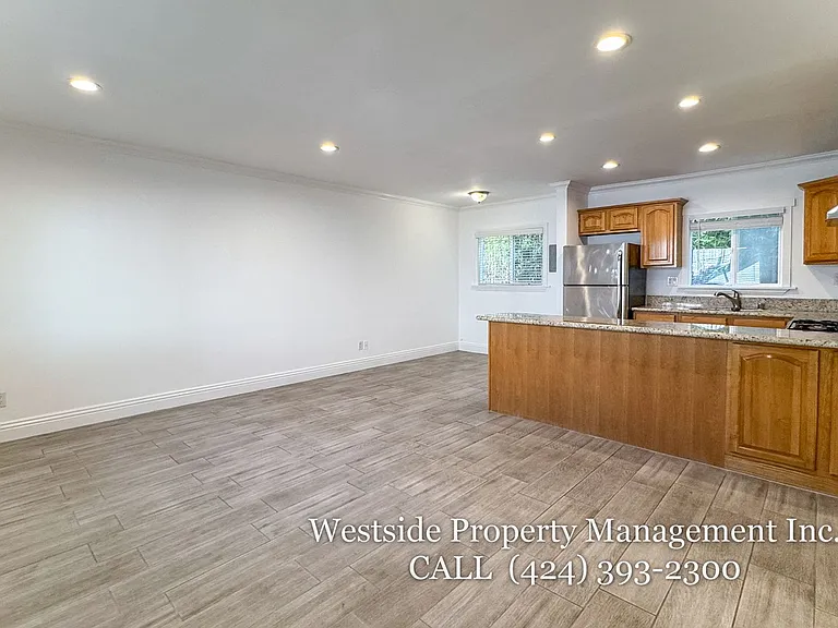 627 Westminster Ave #2 — Photo 3