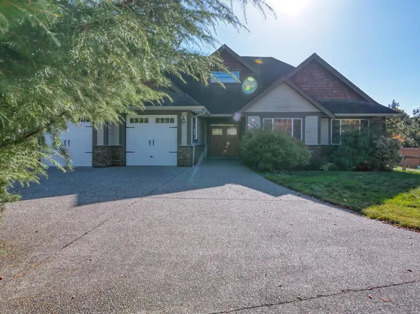 5005 Bay Rd, Sechelt, BC V7Z 0E9