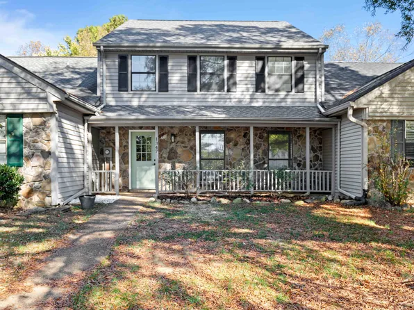 1347 Village Green Dr, Hixson, TN 37343