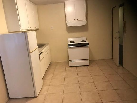 3rd image of 6248 Vineland Ave APT 105