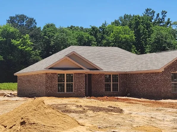 1934 Alpine Dr, Deatsville, AL 36022