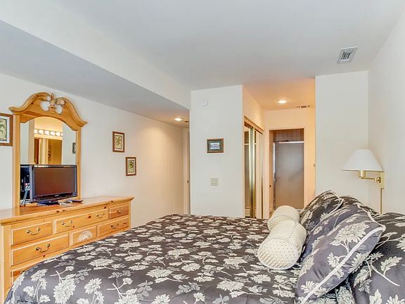 Downstairs king bedroom, walk-in closet and ensuite