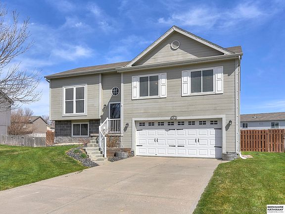 2nd image of 806 Clearwater Dr