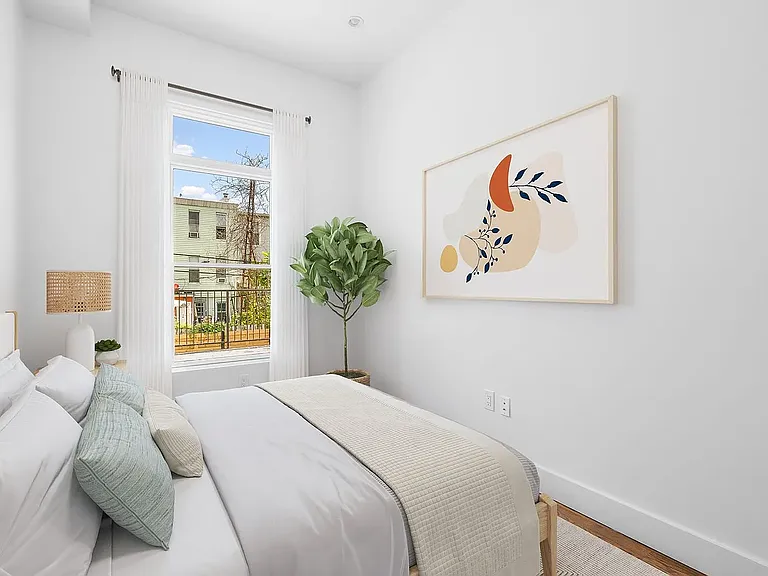 1216 Halsey St #3 — Photo 6