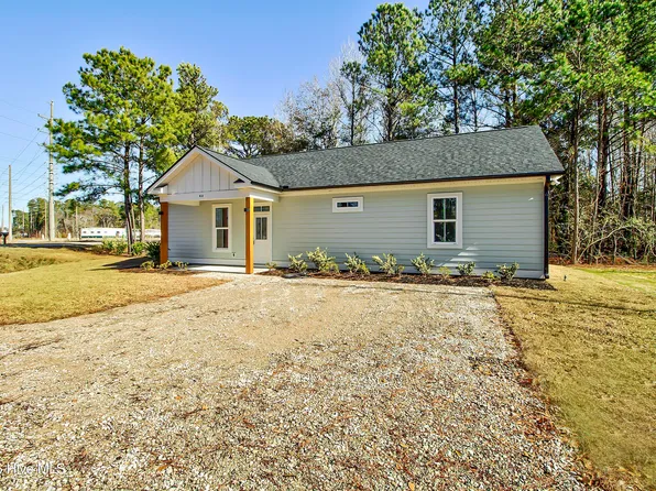 812 Nahrath Drive SE, Leland, NC 28451