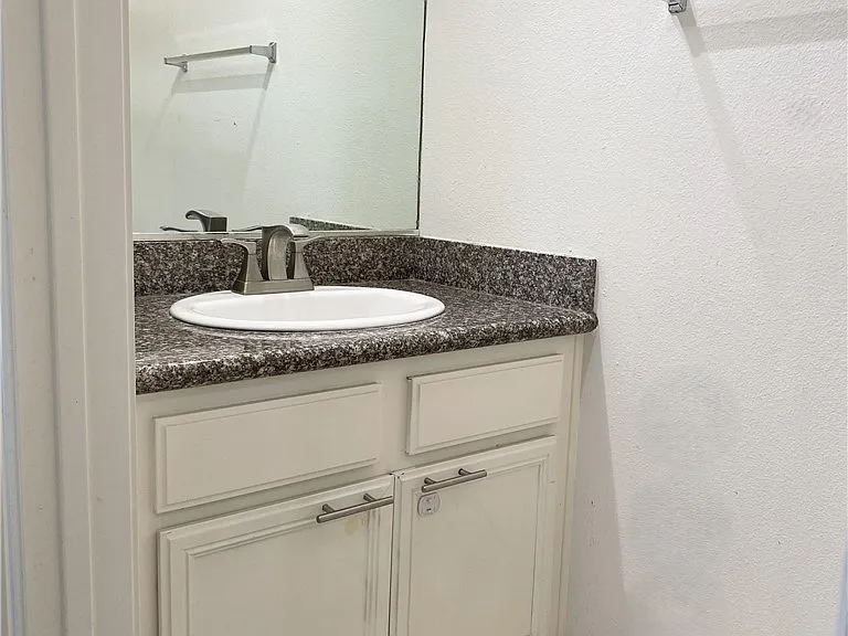 532 N Mariposa Ave #104 — Photo 15