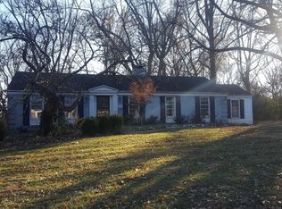 626 Oak Valley Dr, Saint Louis, MO 63131