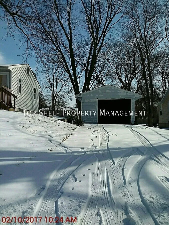 3 bed, 900 sqft, $1,195 — Photo 2