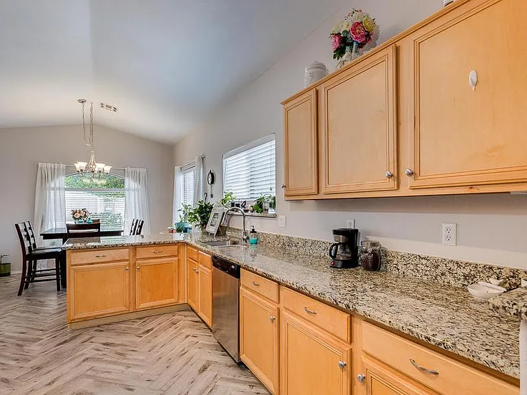 2614 E Beverly Rd — Photo 2