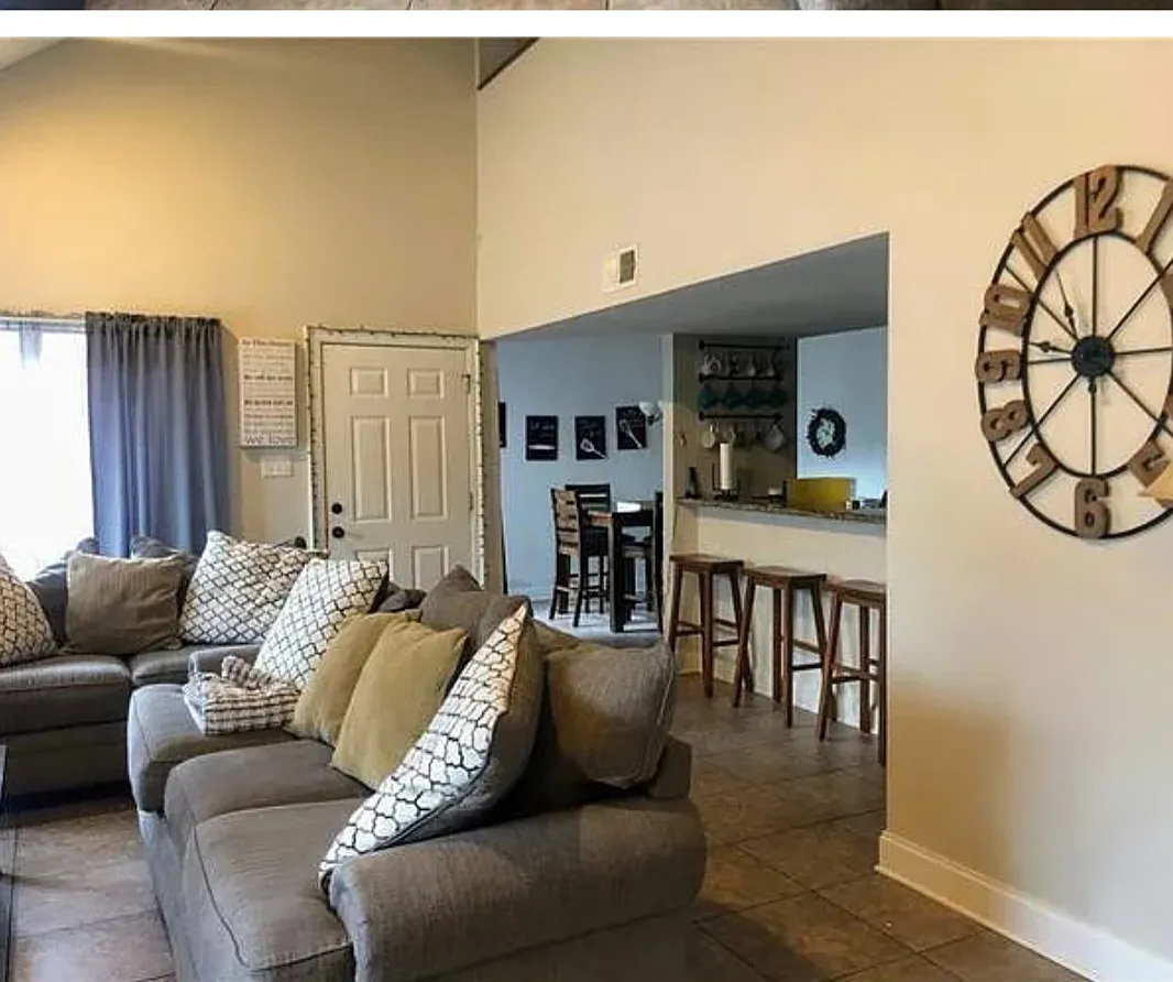 4 bed, 2102 sqft, $2,100 — Photo 1
