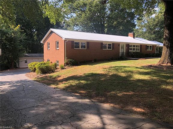 4th image of 833 Lynnhaven Park Dr